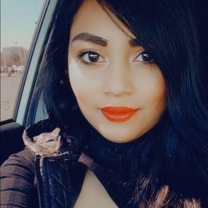 Meet your Posher, Leslie